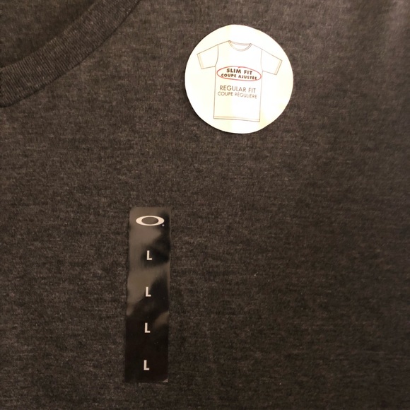 Men’s Oakley V neck - Picture 3 of 4